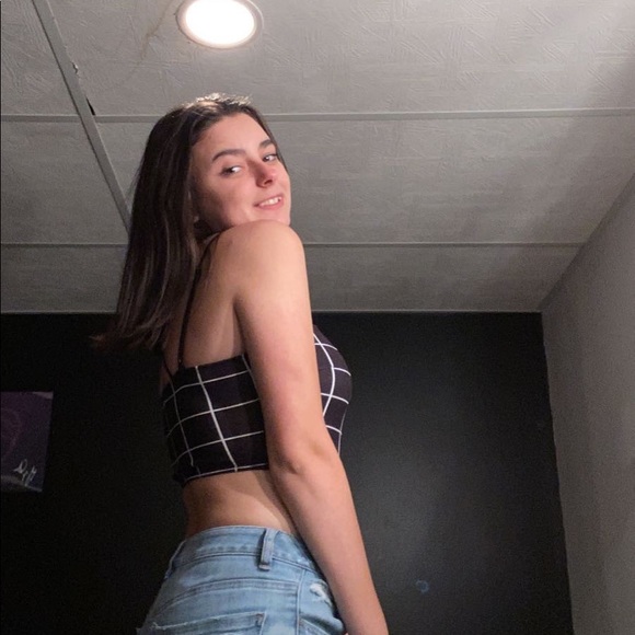 Meet your Posher, Ashlin - Picture 3 of 3